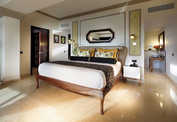 the signature level grand palladium lady hamilton