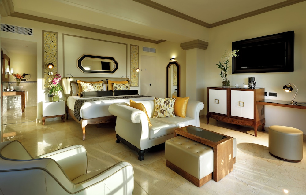 the signature level grand palladium lady hamilton