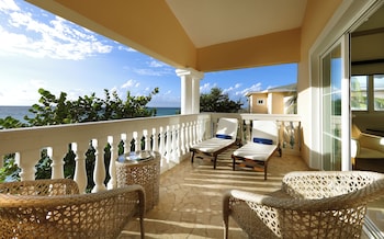 the signature level grand palladium lady hamilton
