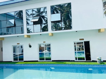 jet beach and hotel