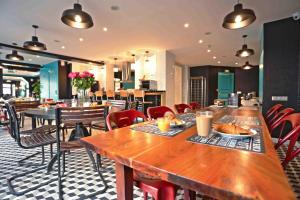 arty paris porte de versailles by river hostel