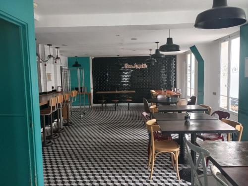 arty paris porte de versailles by river hostel