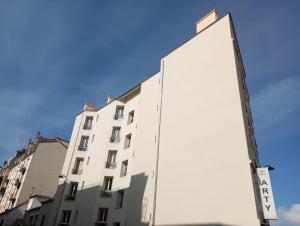 arty paris porte de versailles by river hostel