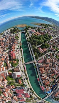 struga riverview hotel