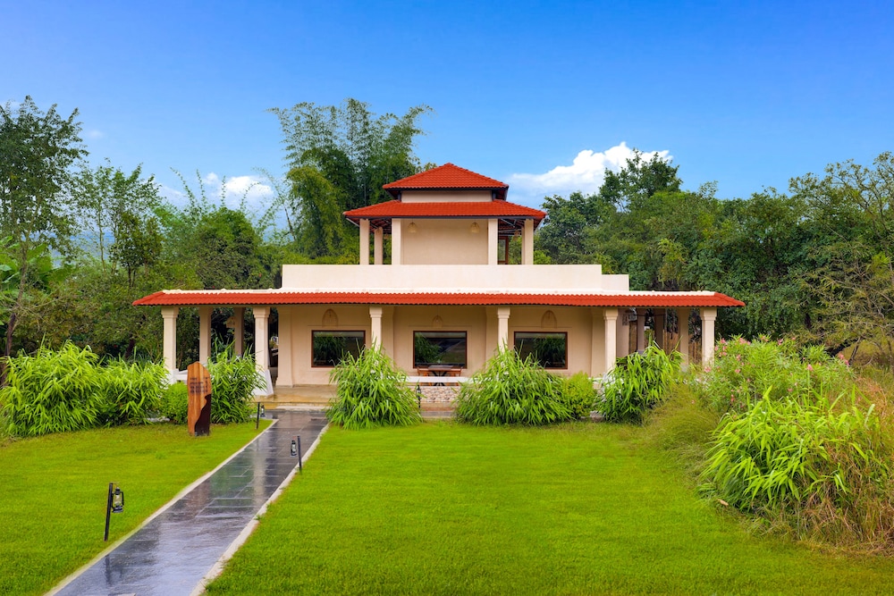 lemon tree wildlife resort kanha