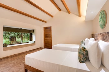 lemon tree wildlife resort kanha