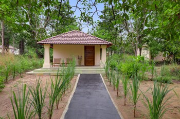 lemon tree wildlife resort kanha