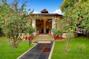 lemon tree wildlife resort kanha