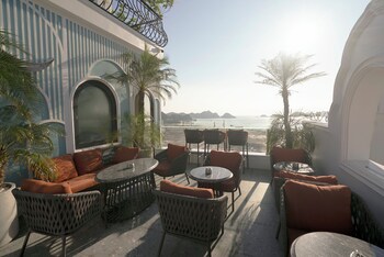 the moon boutique hotel cat ba