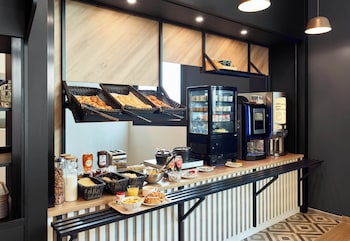 bandb hotel paris clichy sous bois