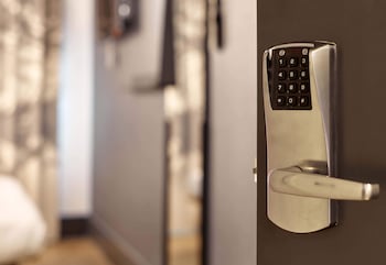 bandb hotel paris clichy sous bois