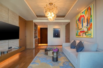 solaire resort north