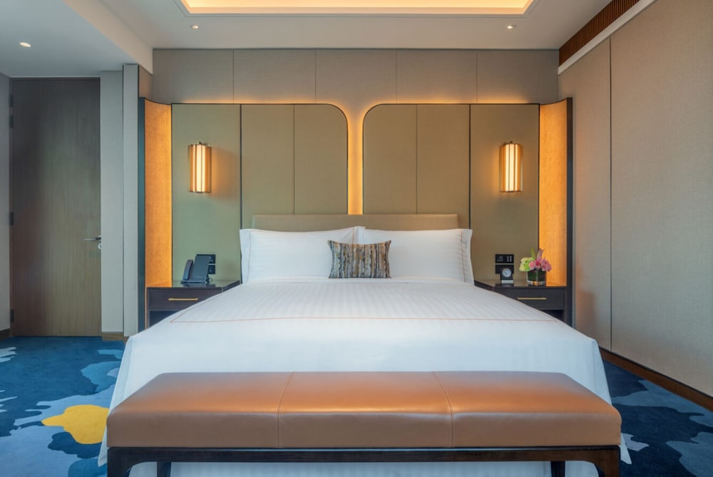 solaire resort north