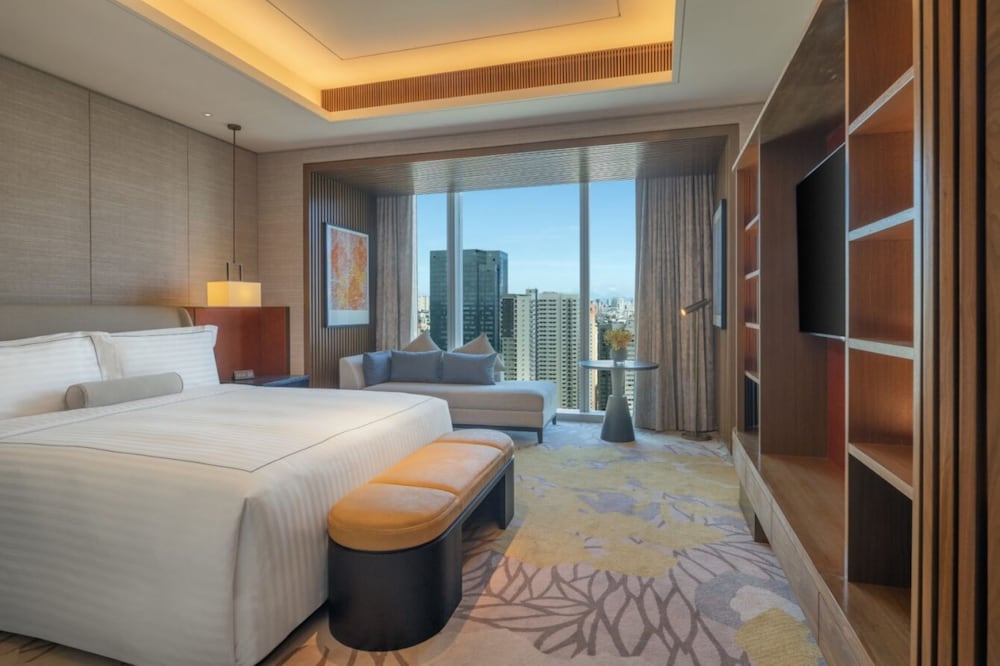 solaire resort north