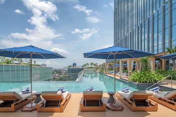 solaire resort north