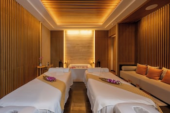 solaire resort north