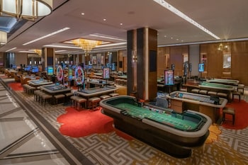 solaire resort north