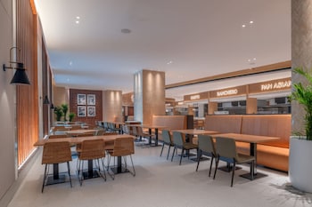 solaire resort north