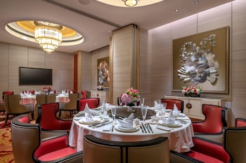 solaire resort north