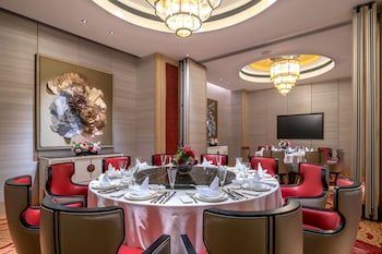 solaire resort north