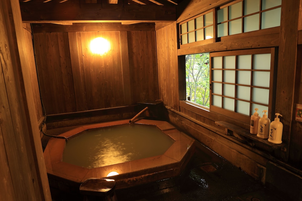 kurokawa onsen ryokan wakaba