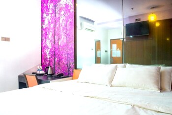 hotel holmes