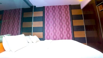 hotel holmes