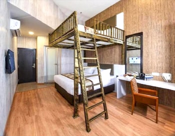 hotel holmes