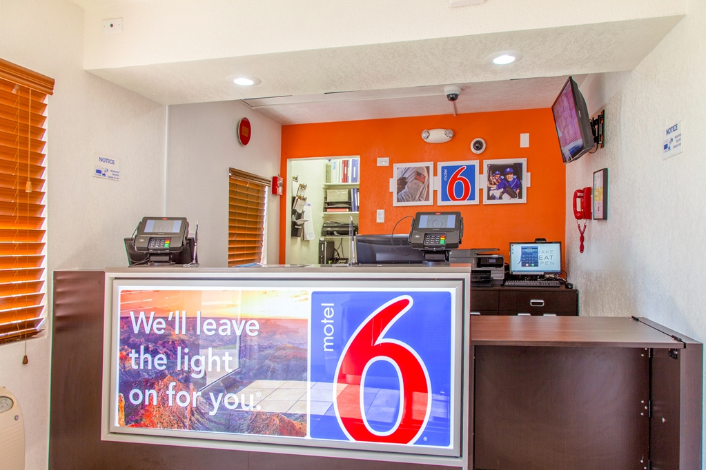 motel 6 phoenix az airport 24th street