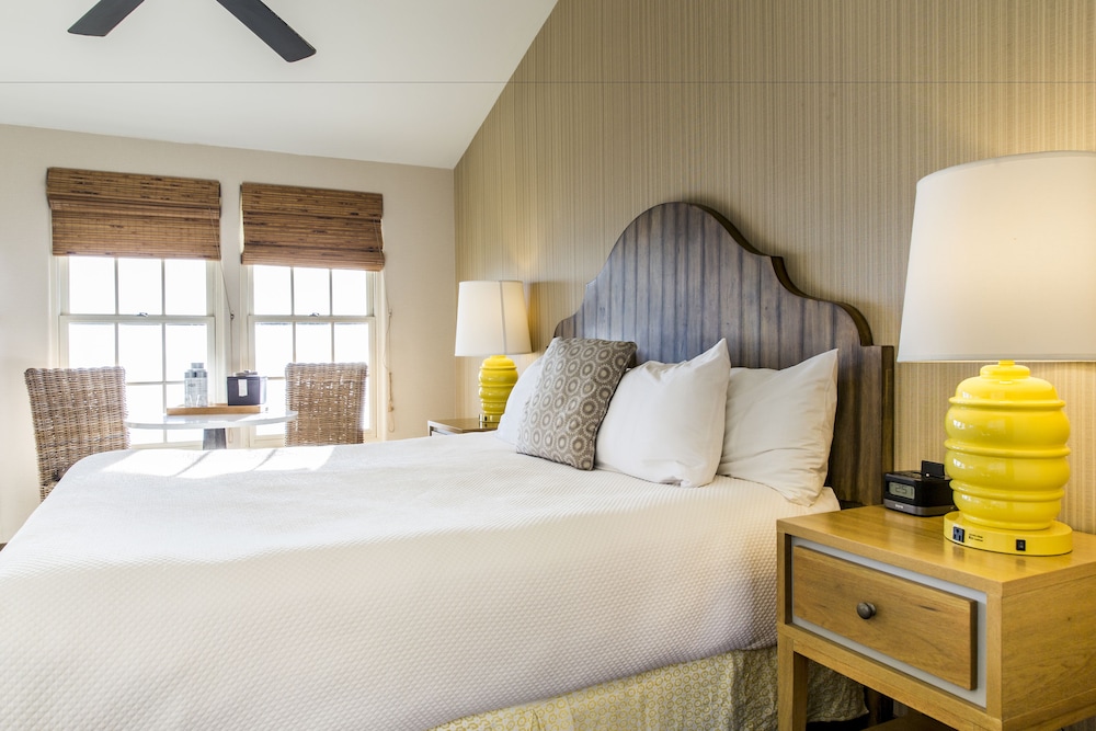 cottage inn by the sea