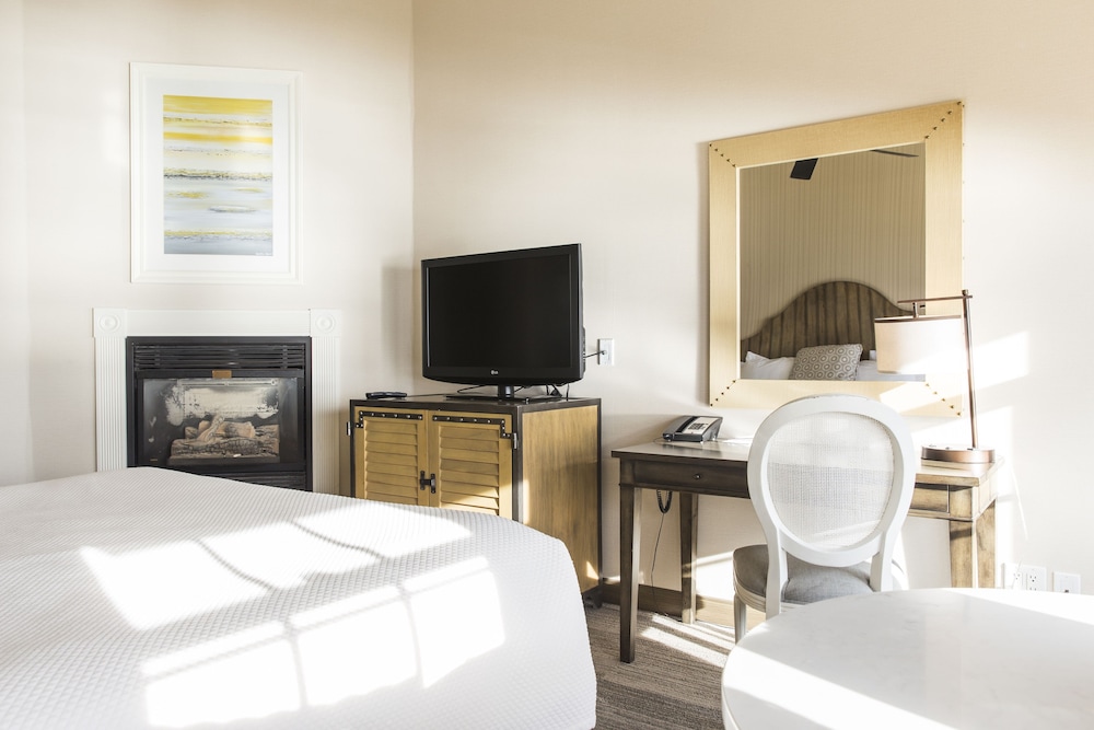 cottage inn by the sea