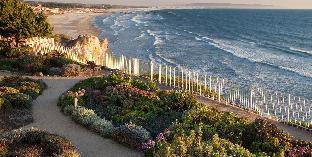 cottage inn by the sea