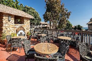 cottage inn by the sea