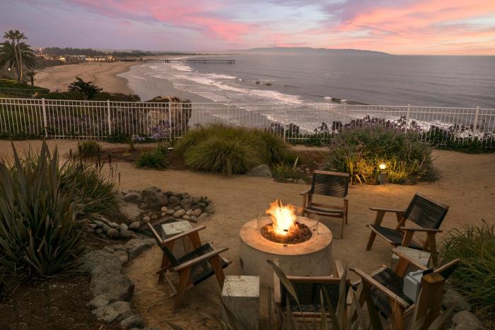 cottage inn by the sea