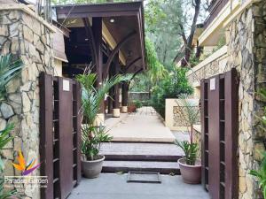 paradise garden resort hotel and convention center boracay