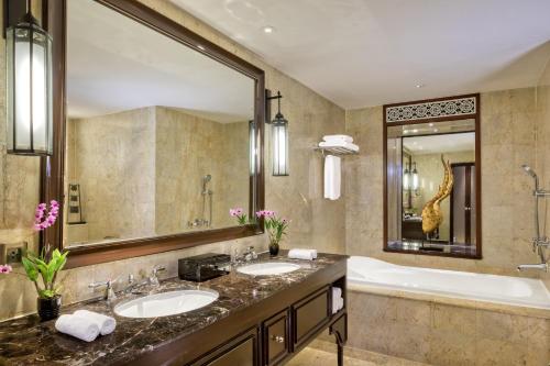 the athenee hotel a luxury collection hotel bangkok