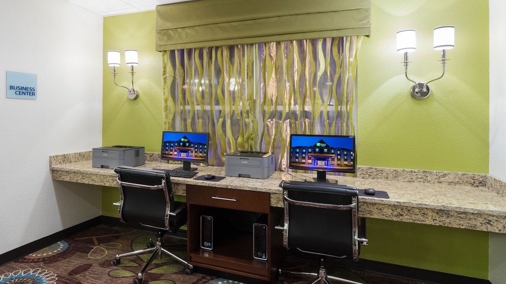 holiday inn express and suites wyomissing by ihg