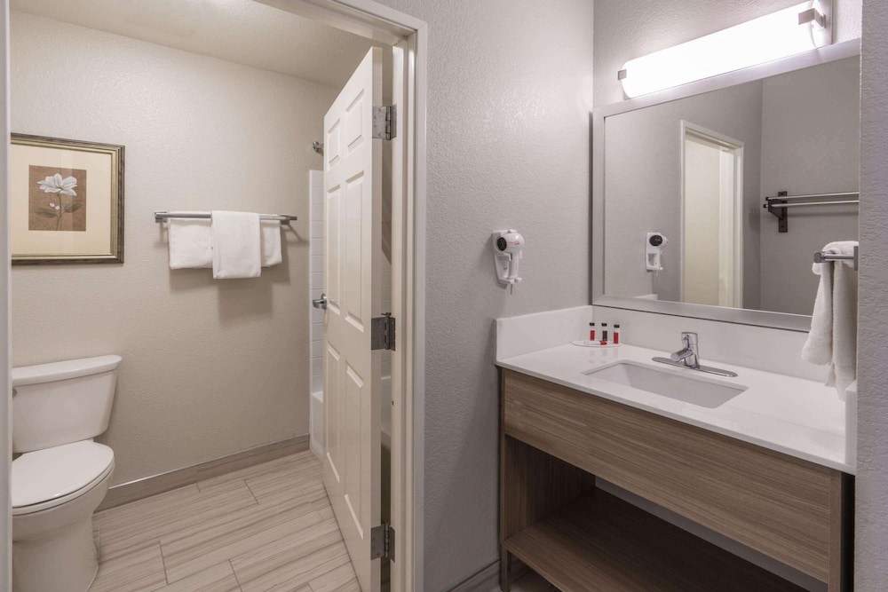 baymont by wyndham albuquerque airport