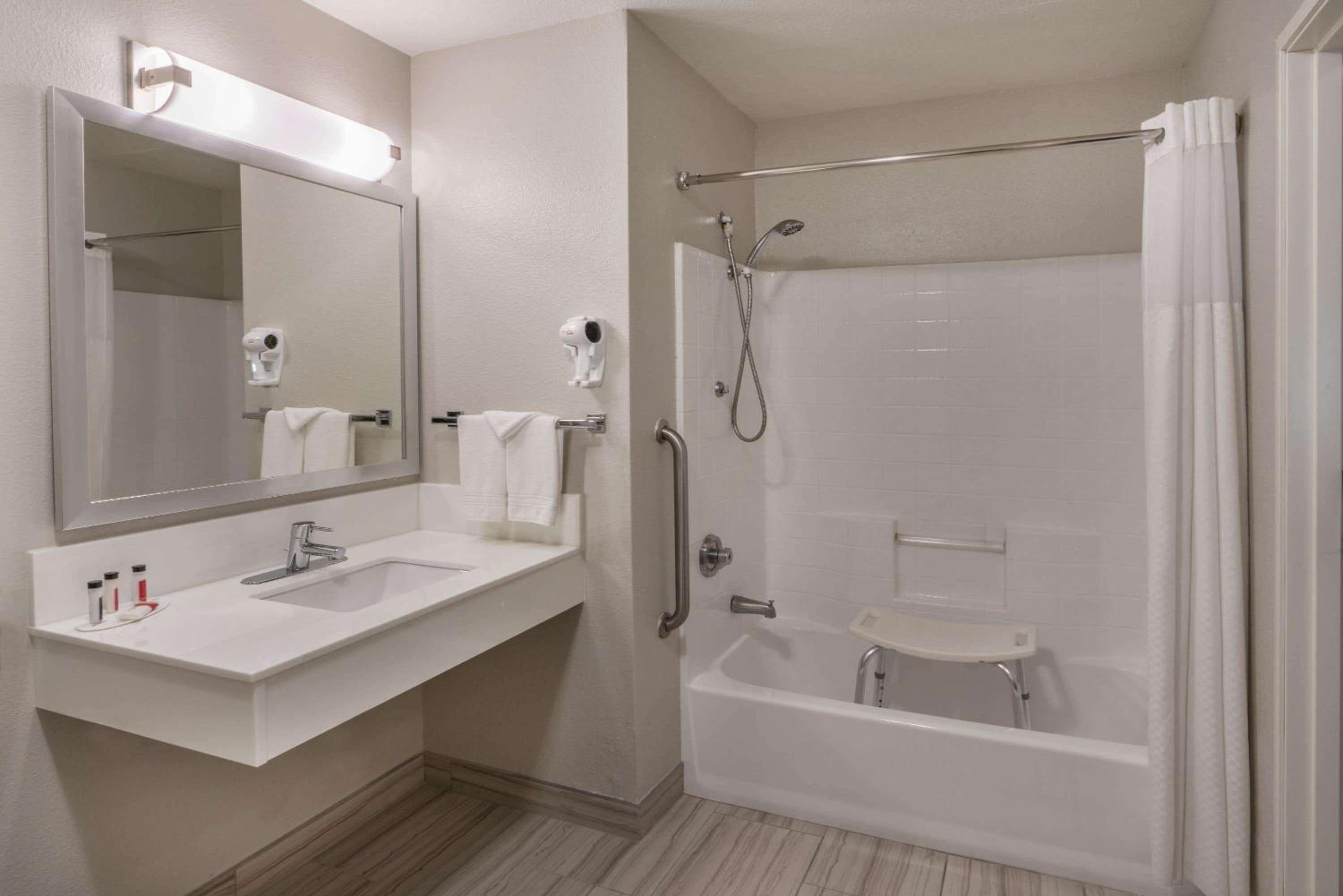 baymont by wyndham albuquerque airport