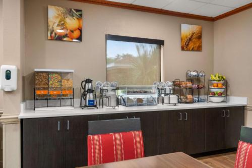 comfort inn and suites chipley