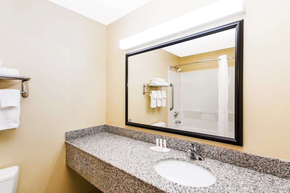 spark by hilton savannah south i 95