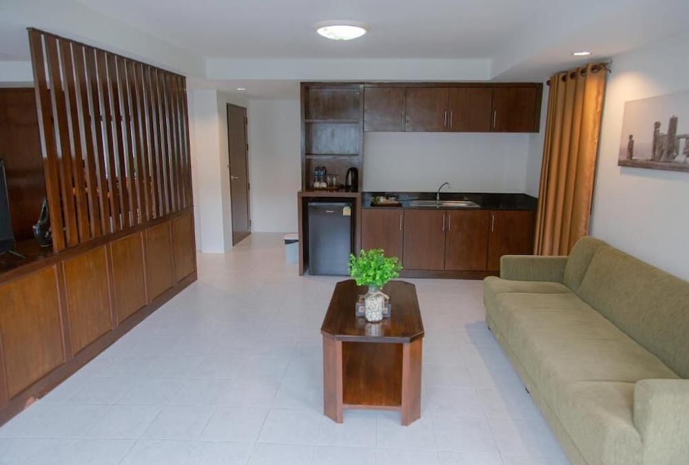 roomquest kalim beach