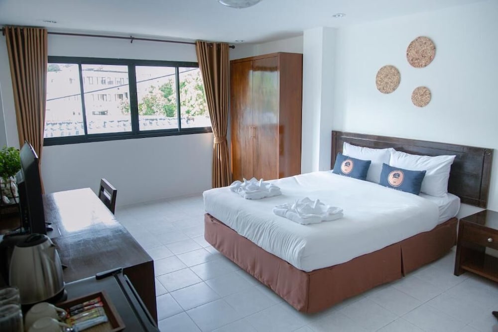 roomquest kalim beach