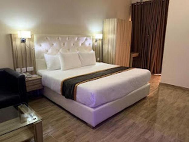 monabliss hotel and suites