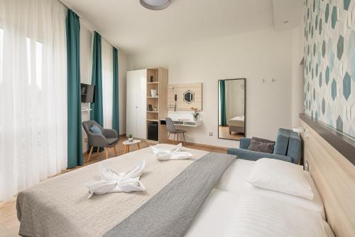 kristaly hotel