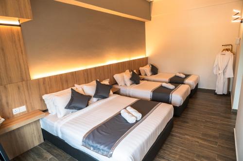 dj citi plaza hotel and suites