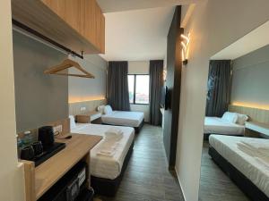 dj citi plaza hotel and suites