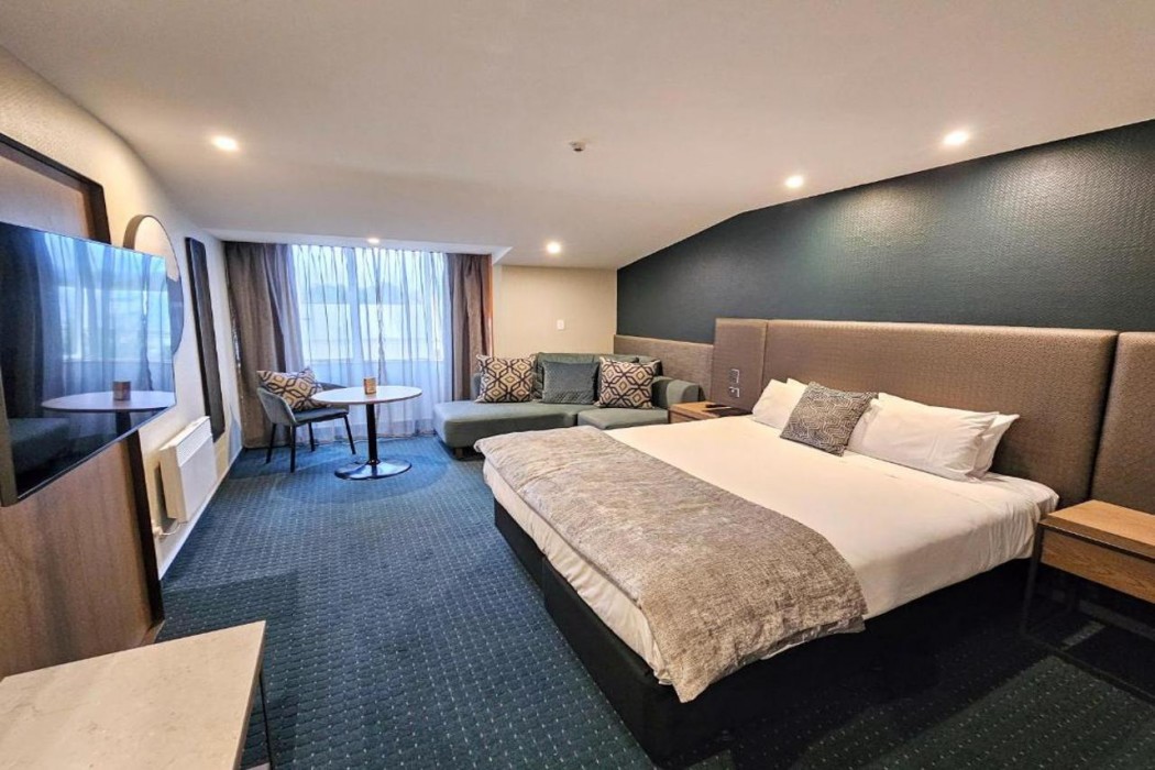 distinction luxmore hotel
