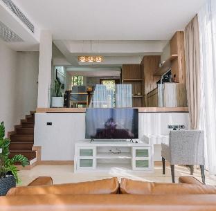 sky view luxury pool villa