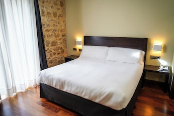 hotel baeza monumental by eme hoteles